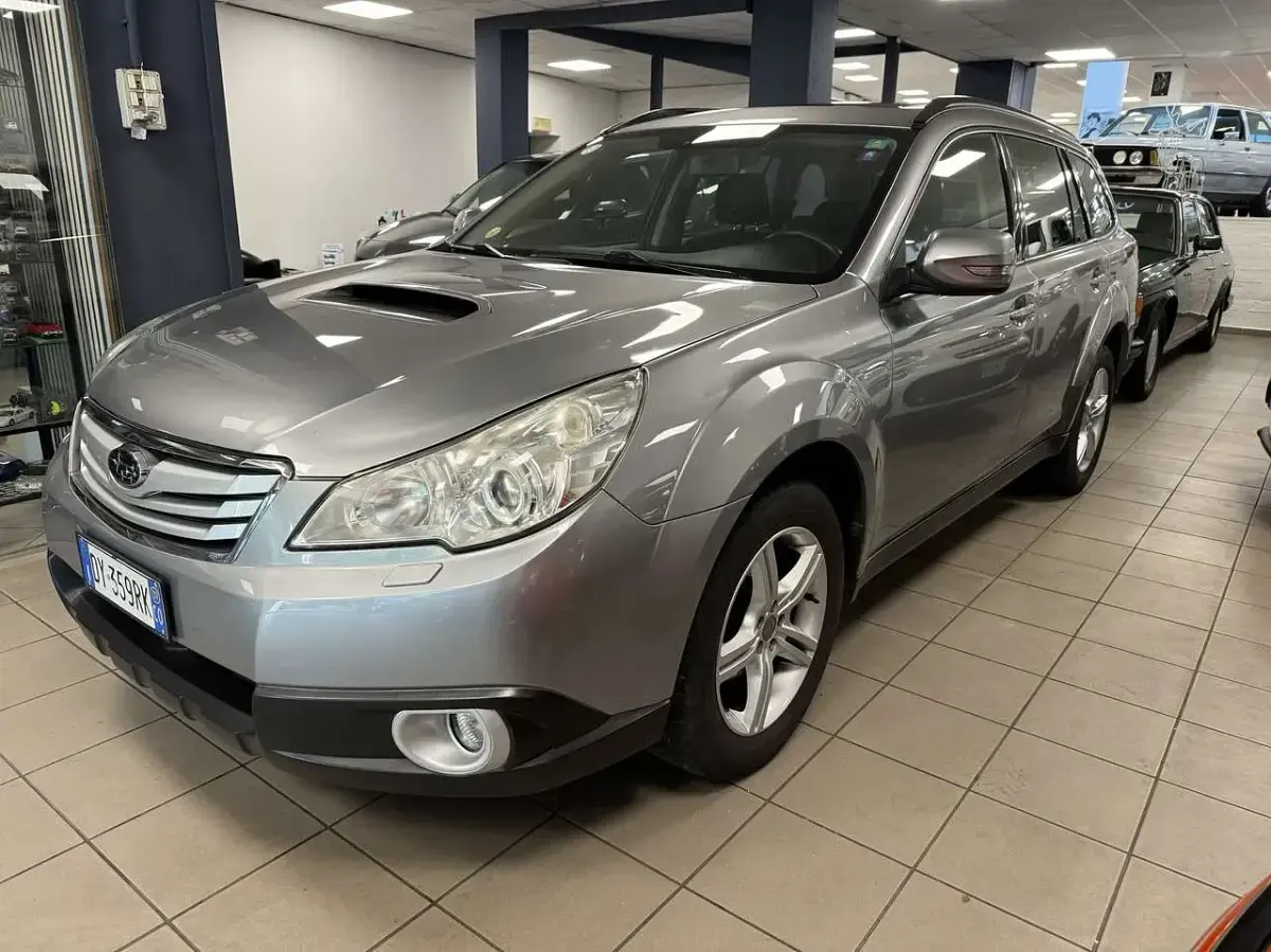 Usata Subaru Legacy Trend 150 CV (110 kW) 2009 Argento Station wagon