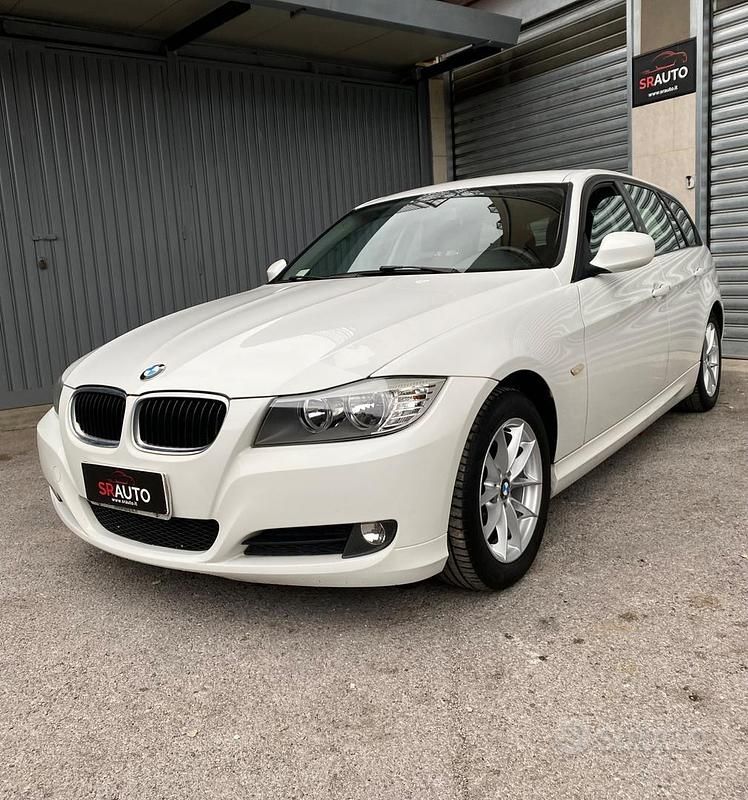 Bianco Usata 2012 BMW 316 Efficient Dynamics Station wagon | 5900 € (Buon prezzo) - Immagine 1/4