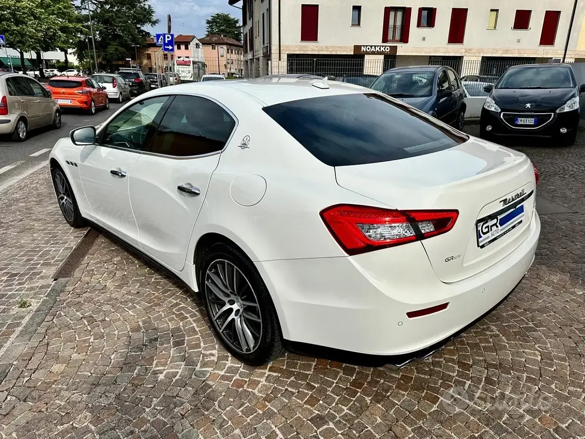 Usata Maserati Ghibli 250 CV (183 kW) 2017 Bianco Berlina