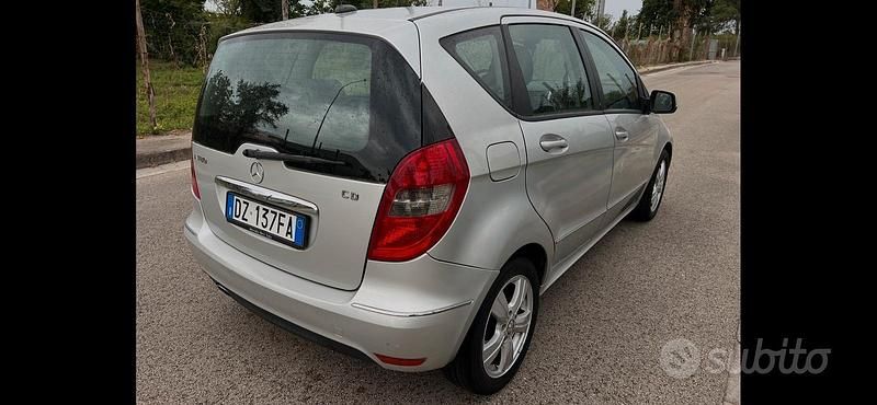 Usata Mercedes A180 110 CV (80 kW) 2009 Grigio Monovolume