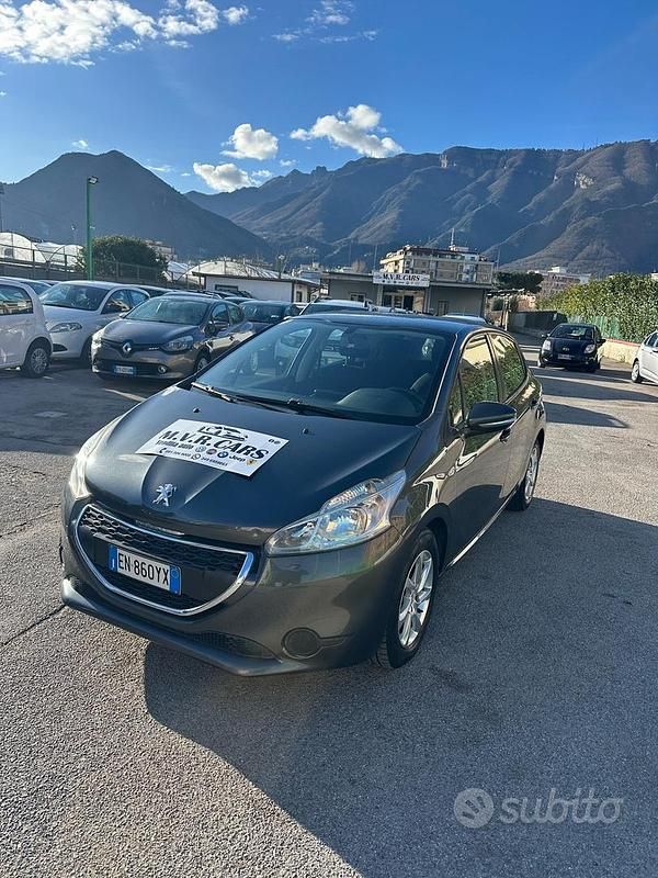 Usata Peugeot 208 Active 68 CV (50 kW) 2012 Grigio Utilitaria