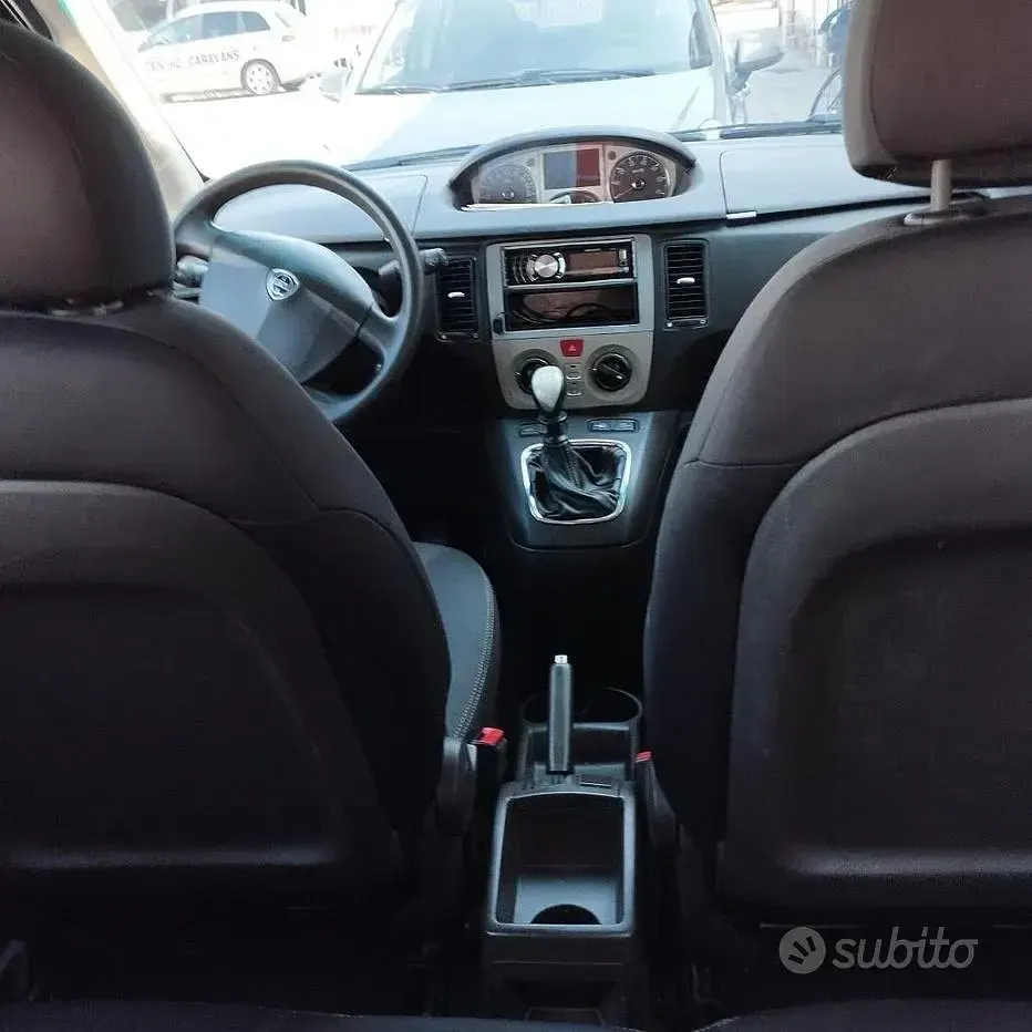 Usata Lancia Musa 120 CV (88 kW) 2010 Grigio Monovolume