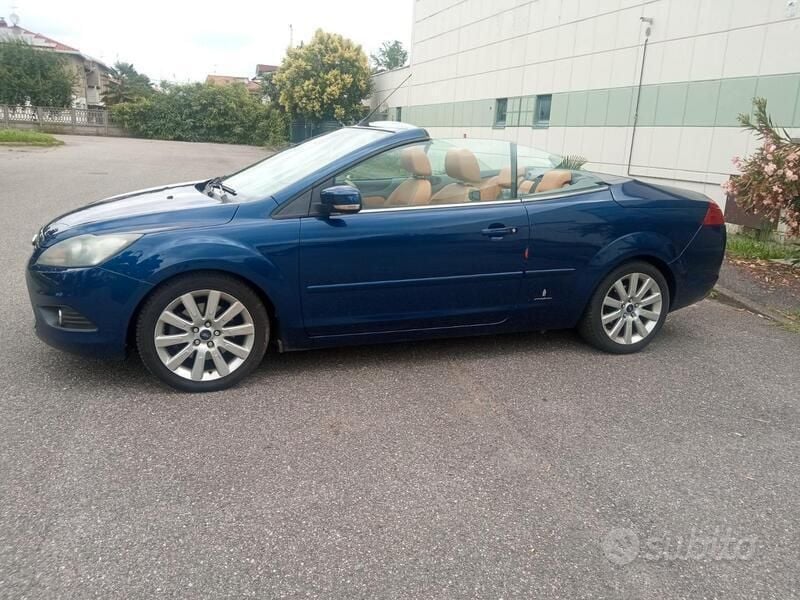 Usata Ford Focus Cabriolet 136 CV (100 kW) 2010 Blu Cabrio