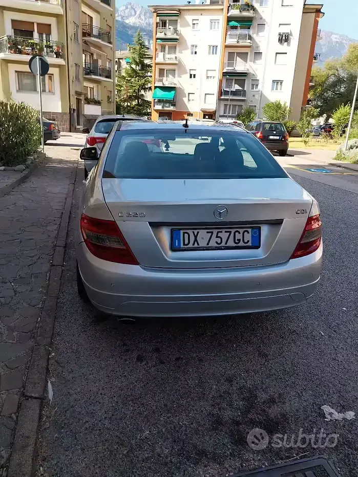 Usata Mercedes 220 170 CV (125 kW) 2007 Grigio Berlina