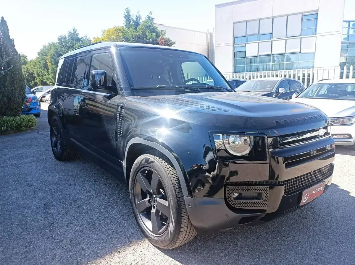 Usata Land Rover Defender SE Dynamic 249 CV (183 kW) 2023 Nero SUV