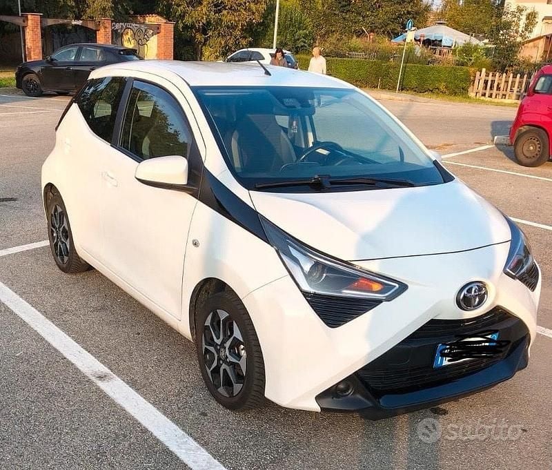 Bianco Usata 2019 Toyota Aygo Due volumi | 8700 € (Ottimo prezzo) - Immagine 1/4