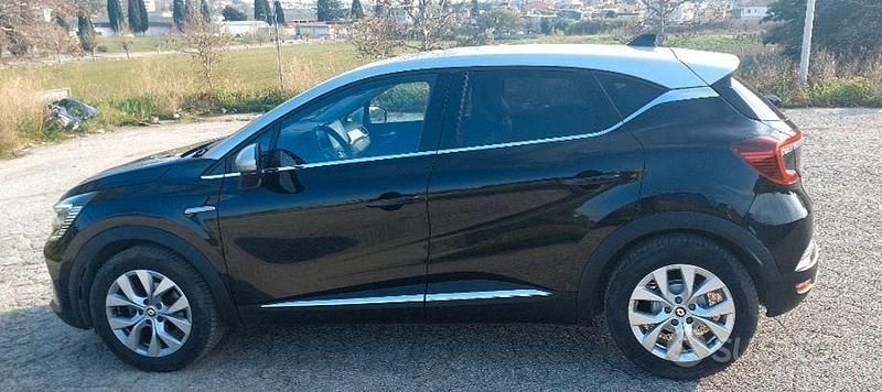 Usata Renault Captur Intens 101 CV (74 kW) 2022 Nero SUV
