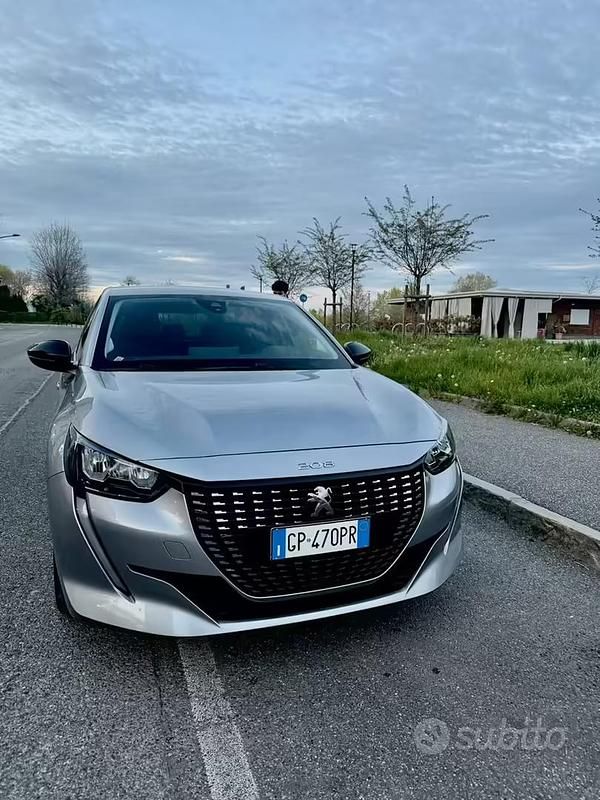 Usata Peugeot 208 Active 75 CV (55 kW) 2023 Grigio Utilitaria