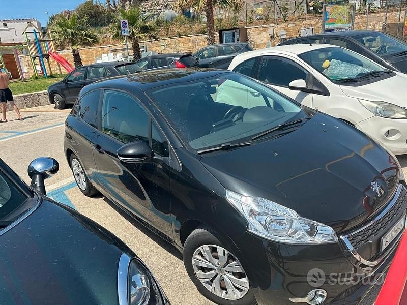 Usata Peugeot 208 68 CV (50 kW) 2014 Nero Utilitaria