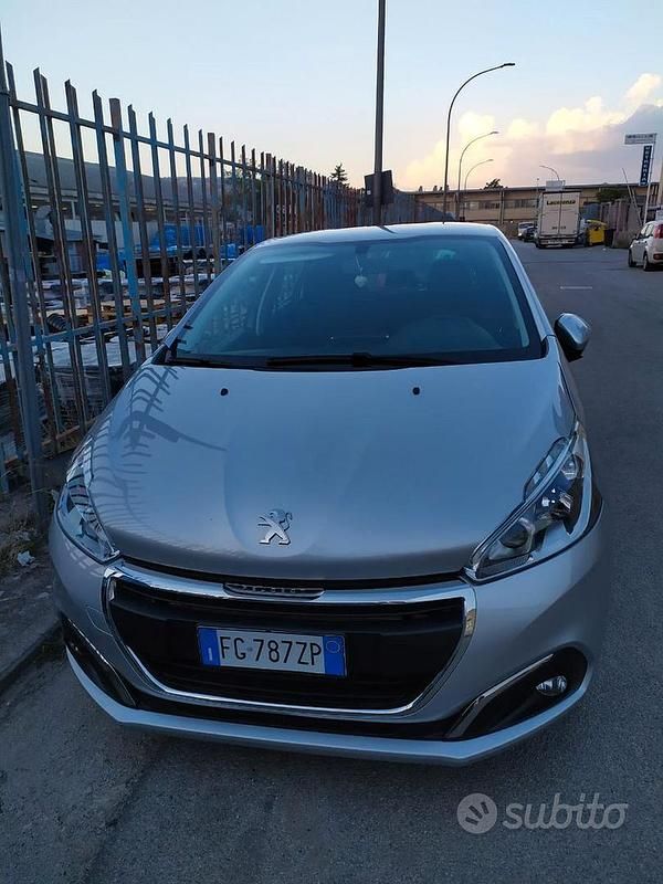 Usata 2017 Peugeot 208 Due volumi | 8500 € (Buon prezzo) - Immagine 1/4