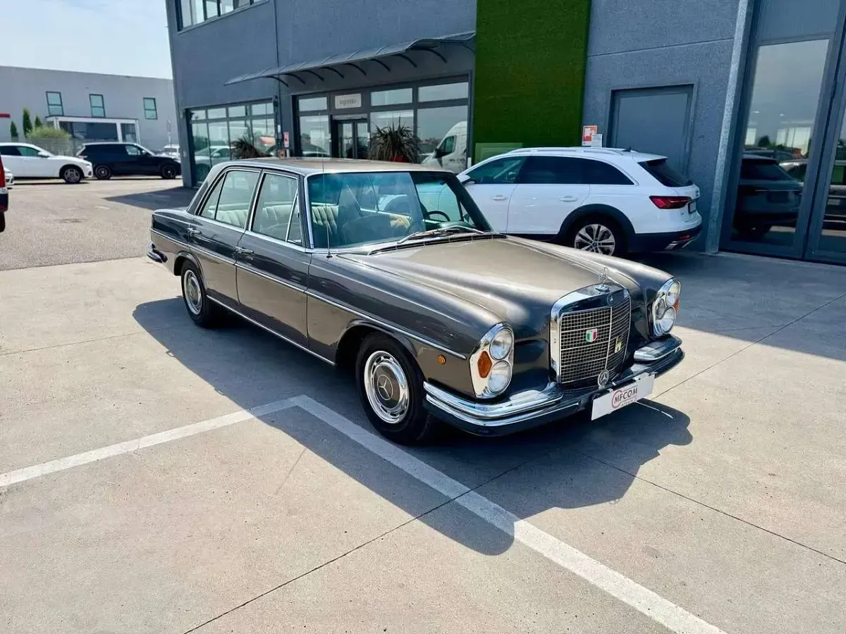Usata Mercedes 280 158 CV (116 kW) 1970 Grigio Berlina