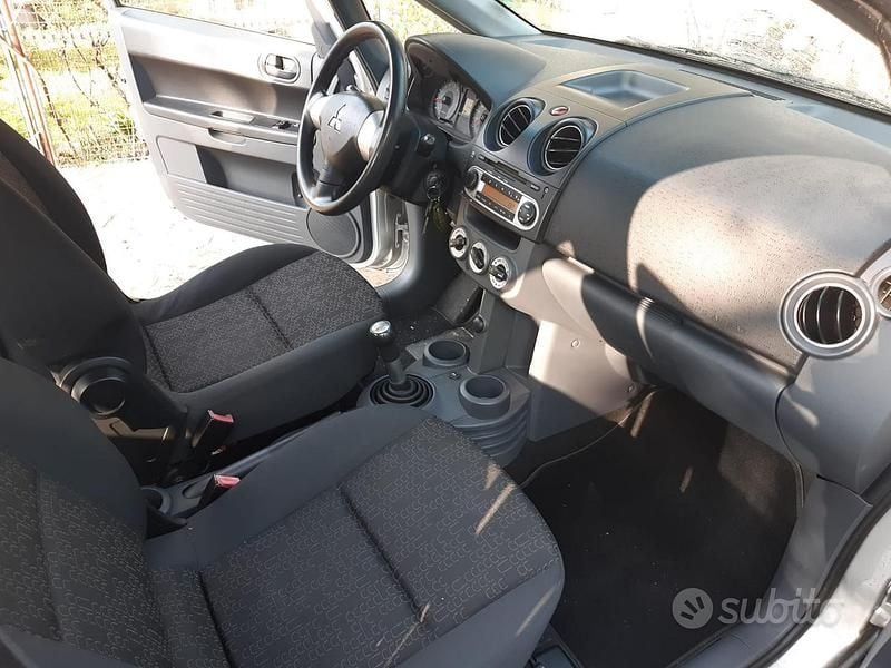 Usata Mitsubishi Colt Invite 95 CV (69 kW) 2011 Grigio Utilitaria