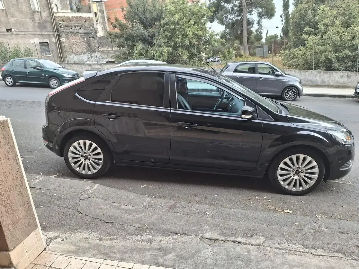 Usata Ford Focus 90 CV (66 kW) 2009 Nero Berlina