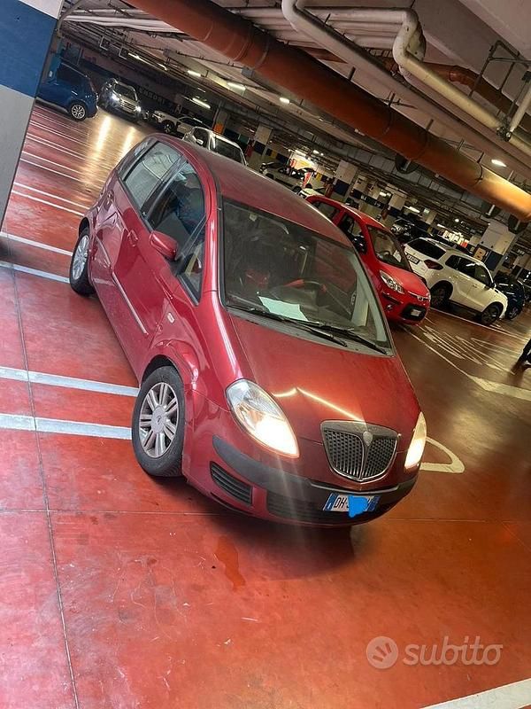 Usata Lancia Musa 95 CV (69 kW) 2007 Rosso Monovolume