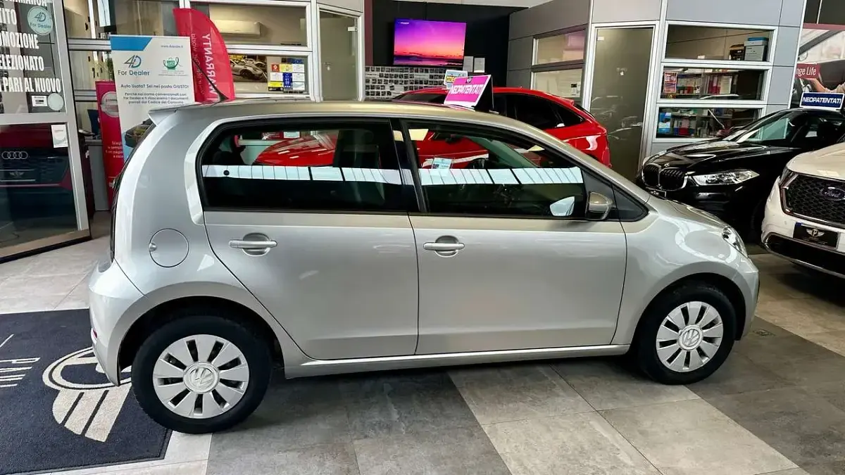 Usata VW up! Move 68 CV (50 kW) 2018 Argento tungsteno metallizzato Utilitaria