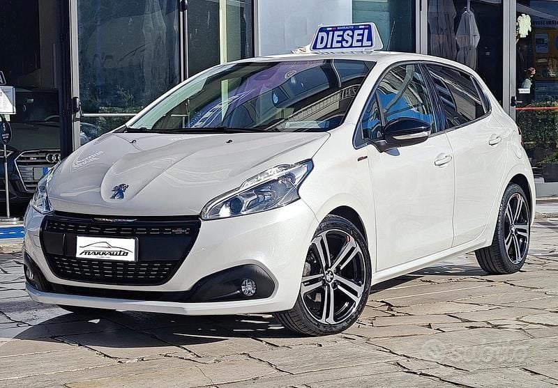 Usata Peugeot 208 GT-line 100 CV (73 kW) 2019 Bianco Utilitaria
