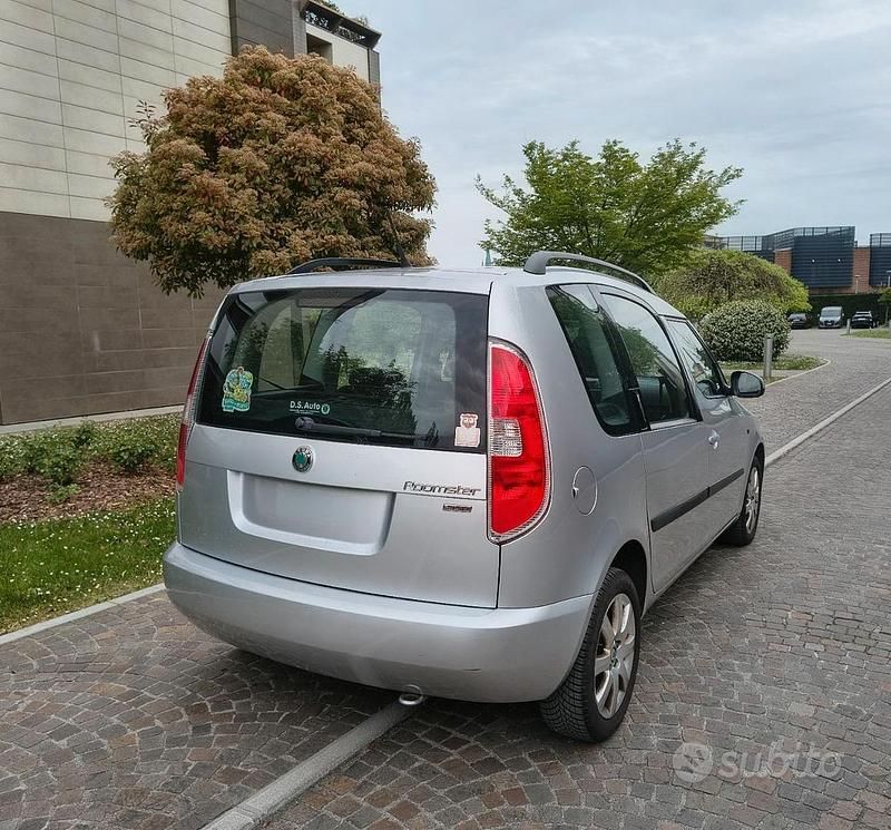 Usata Skoda Roomster 86 CV (63 kW) 2011 Grigio Monovolume