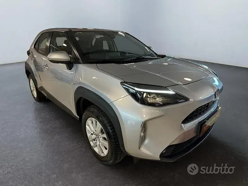 Usata Toyota Yaris Cross Active 116 CV (85 kW) 2023 Grigio SUV
