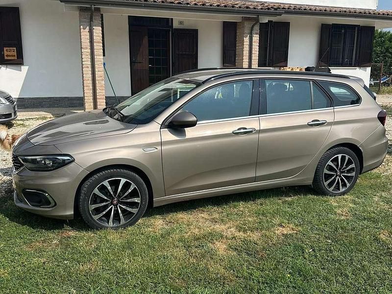 Beige Usata 2018 Fiat Tipo Lounge Station wagon | 9000 € (Buon prezzo) - Immagine 1/4