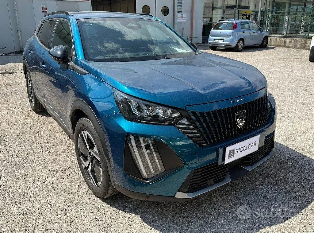 Usata Peugeot 2008 Allure 101 CV (74 kW) 2025 SUV