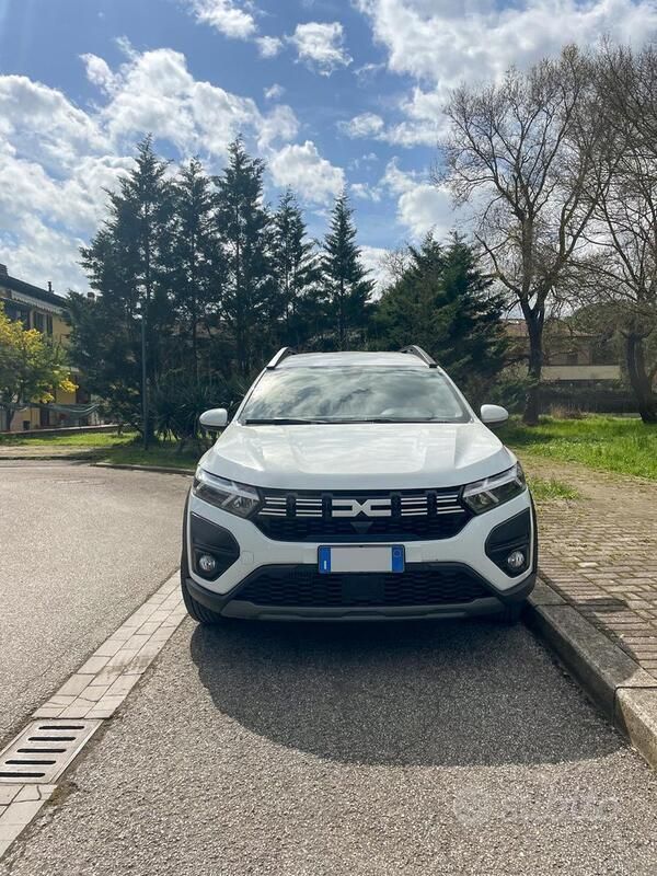 Usata Dacia Jogger Expression 110 CV (80 kW) 2023 Bianco Monovolume