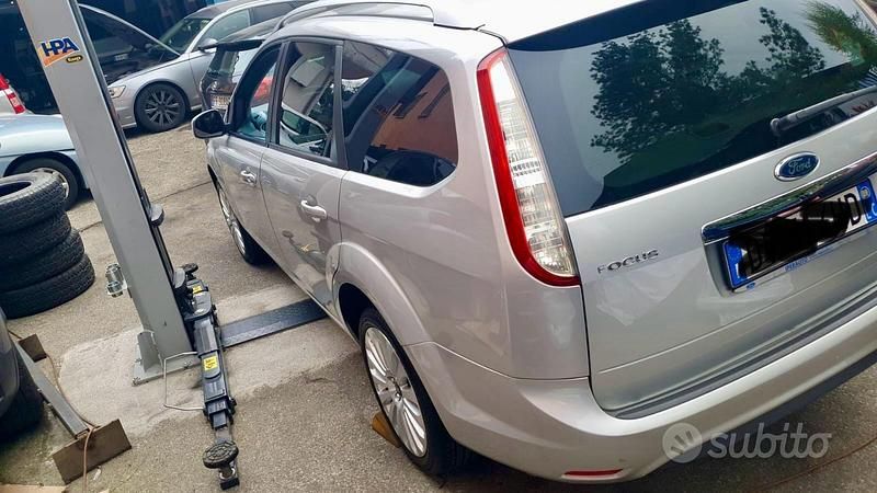 Usata Ford Focus 90 CV (66 kW) 2009 Grigio Berlina