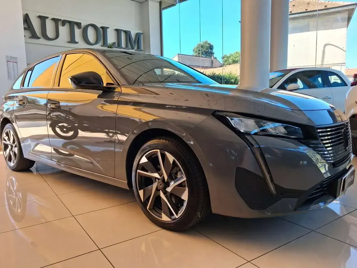 Usata Peugeot 308 Allure 136 CV (100 kW) 2025 Grigio selenium Berlina