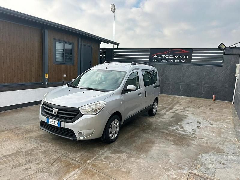 Usata Dacia Dokker Lauréate 90 CV (66 kW) 2016 Grigio Monovolume