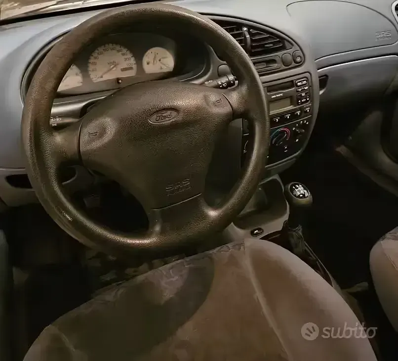 Usata Ford Fiesta 75 CV (55 kW) 1997 Grigio Utilitaria