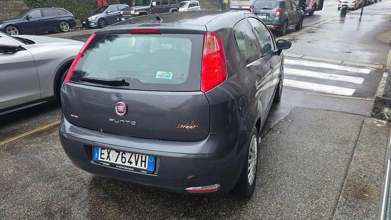 Usata Fiat Punto Street 75 CV (55 kW) 2014 Grigio Berlina