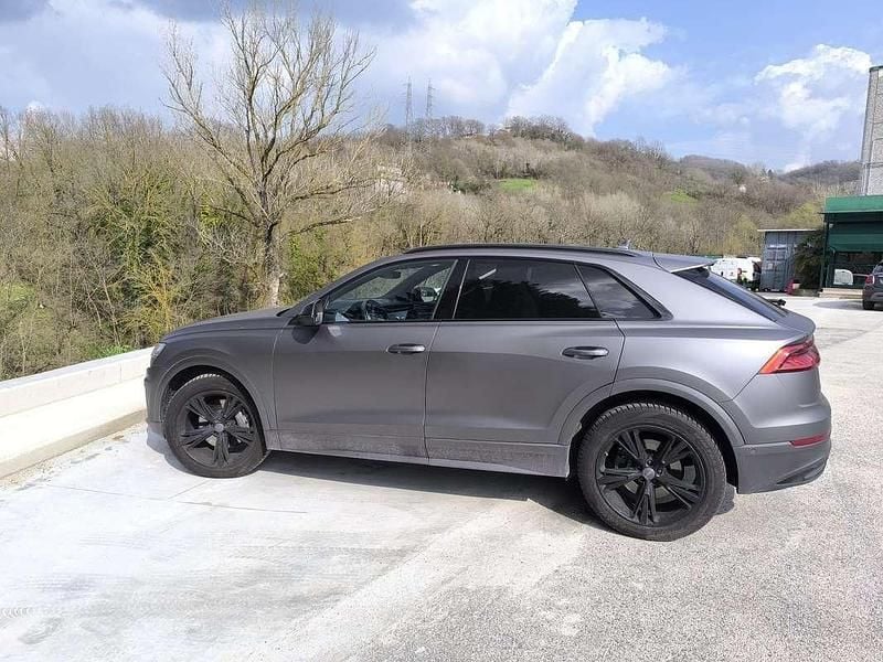 Usata Audi Q8 Comfort 286 CV (210 kW) 2020 Grigio SUV