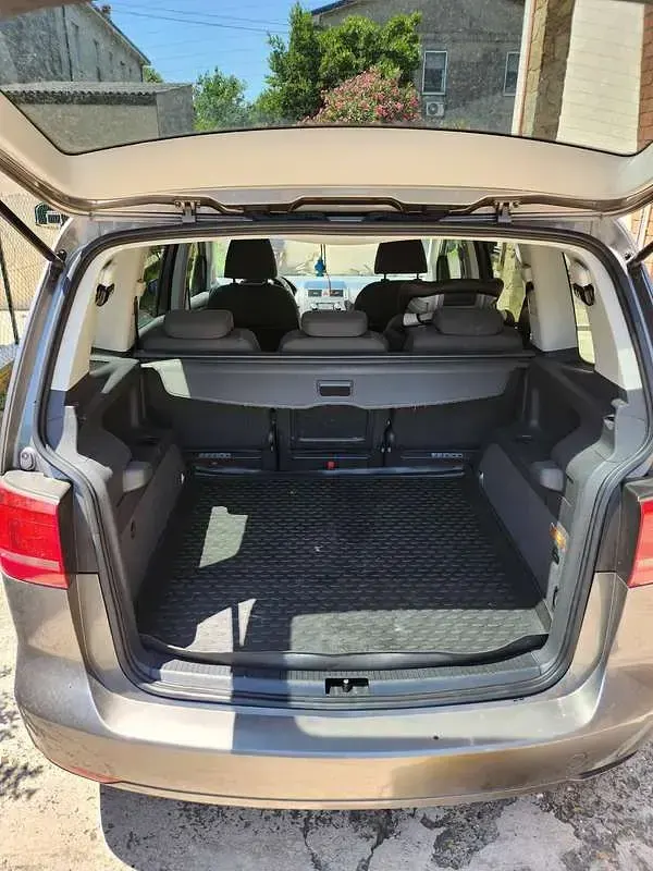 Usata VW Touran Comfortline 105 CV (77 kW) 2011 Grigio Monovolume