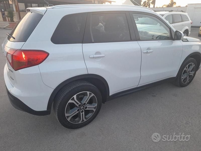 Usata Suzuki Vitara 120 CV (88 kW) 2018 Bianco SUV