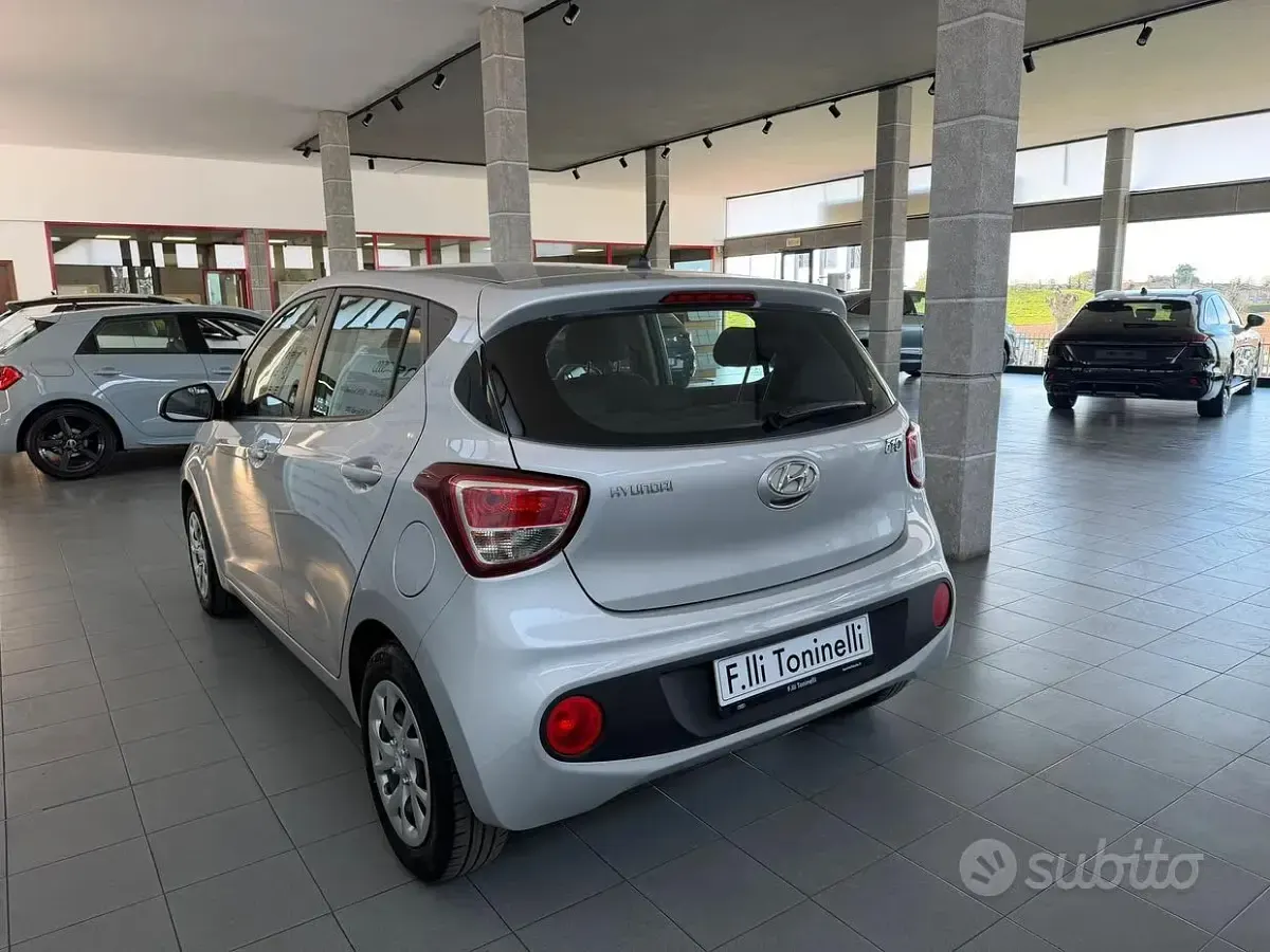 Usata Hyundai i10 Style 66 CV (48 kW) 2017 Grigio Utilitaria