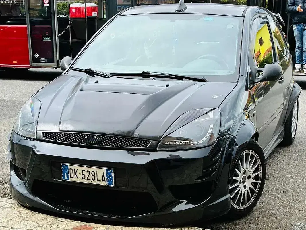 Usata Ford Fiesta 68 CV (50 kW) 2007 Nero Utilitaria