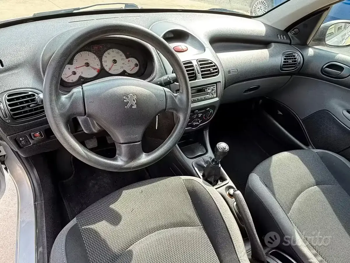 Begagnad Peugeot 206 75 HK (55 kW) 2006 Grå Sedan