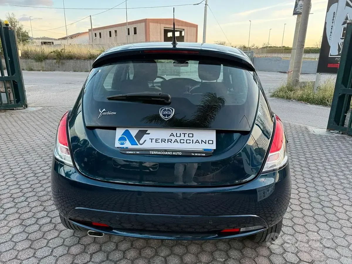 Usata Lancia Ypsilon Gold 69 CV (50 kW) 2018 Blu/azzurro Utilitaria