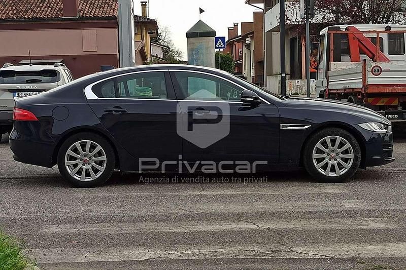Usata Jaguar XE Prestige 179 CV (131 kW) 2018 Blu Berlina