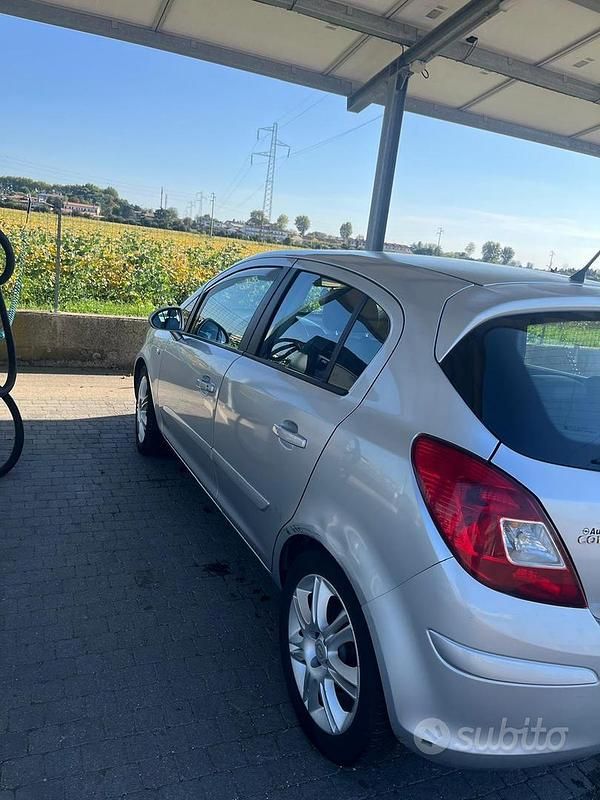 Usata Opel Corsa 90 CV (66 kW) 2007 Grigio Berlina