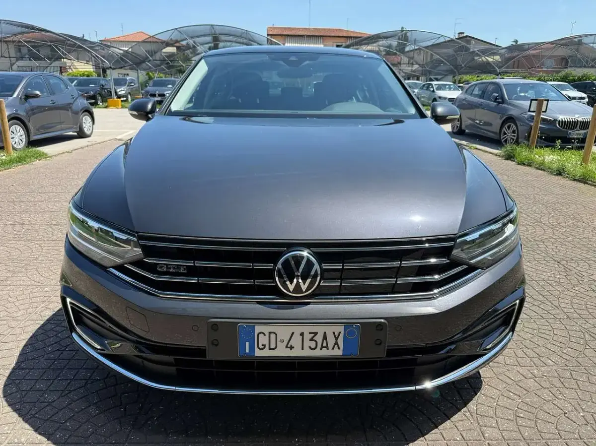 Usata VW Passat GTE 156 CV (114 kW) 2020 Grigio Berlina