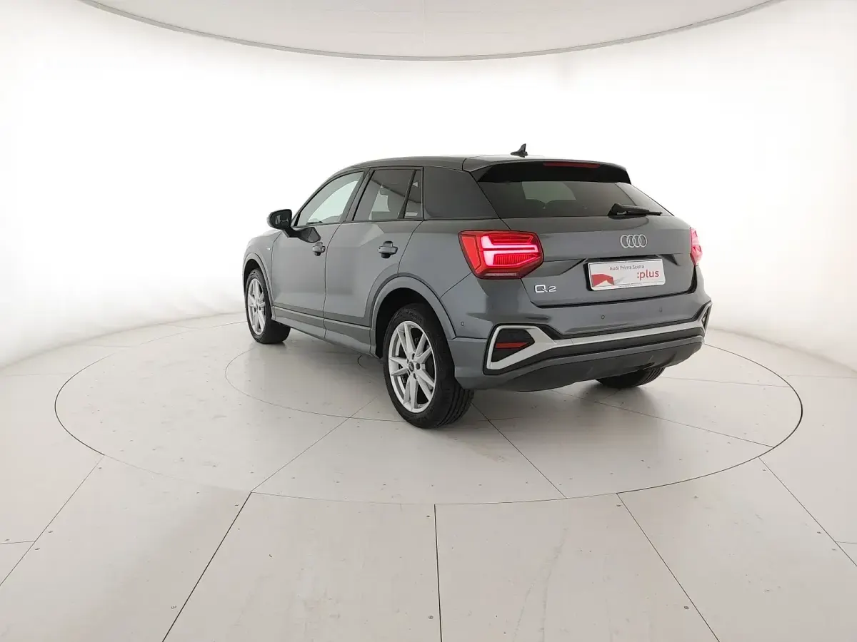 Begagnad Audi Q2 S-Line 150 HK (110 kW) 2025 Grå SUV