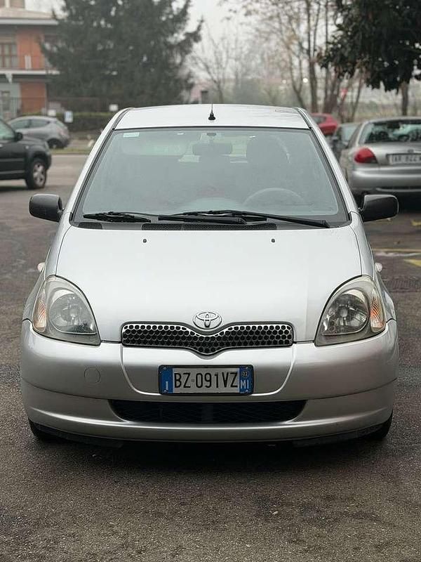Usata Toyota Yaris Sol 68 CV (50 kW) 2001 Other Berlina