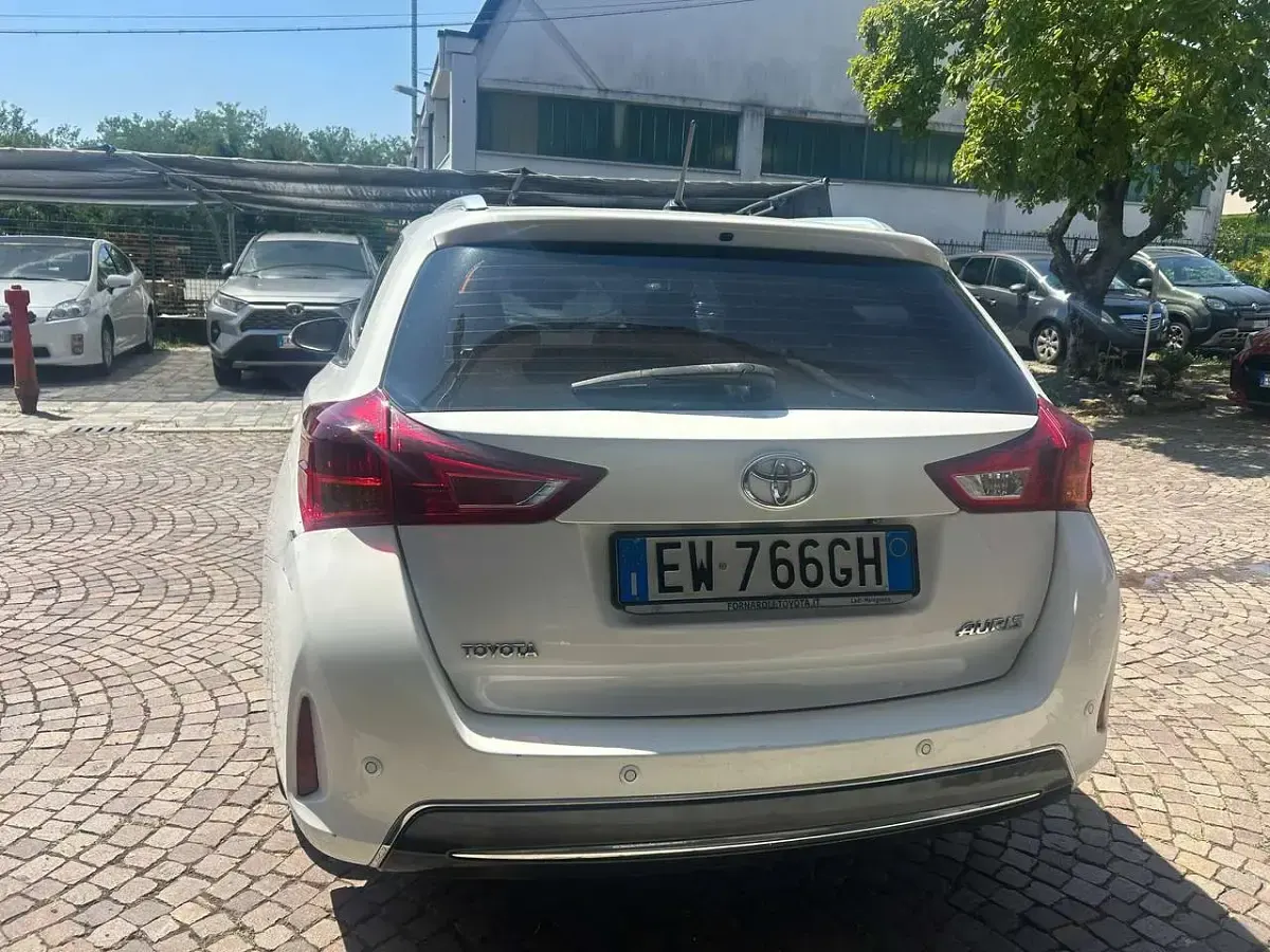Usata Toyota Auris Lounge 90 CV (66 kW) 2014 Bianco Station wagon