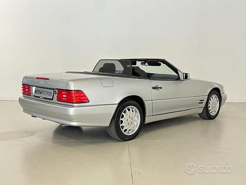 Usata Mercedes SL320 231 CV (169 kW) 2000 Grigio Cabrio