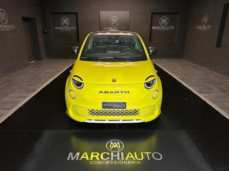 Usata Abarth 500e Turismo 114 kW (155 CV) 2024 Verde pastello Utilitaria