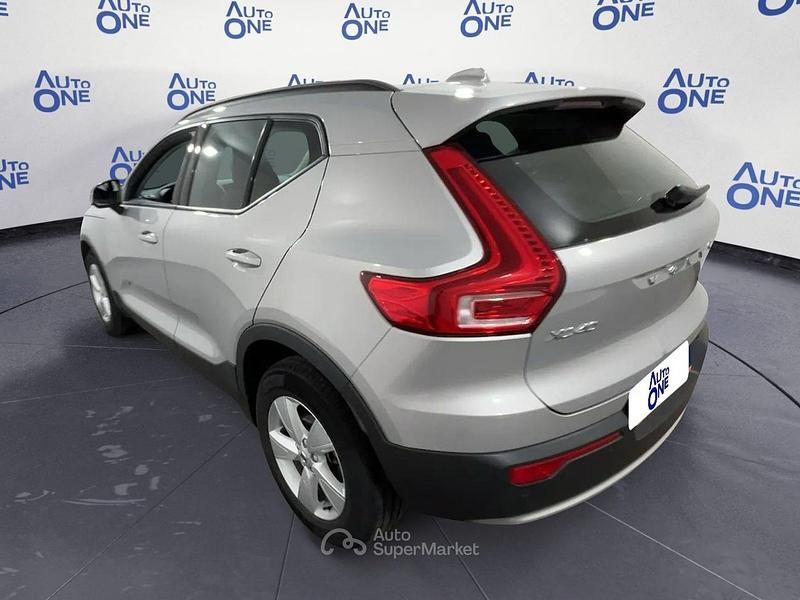 Usata Volvo XC40 129 CV (94 kW) 2023 Argento SUV