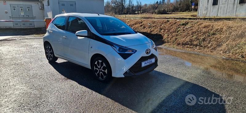 Usata Toyota Aygo Connect Style 72 CV (52 kW) 2021 Bianco Utilitaria