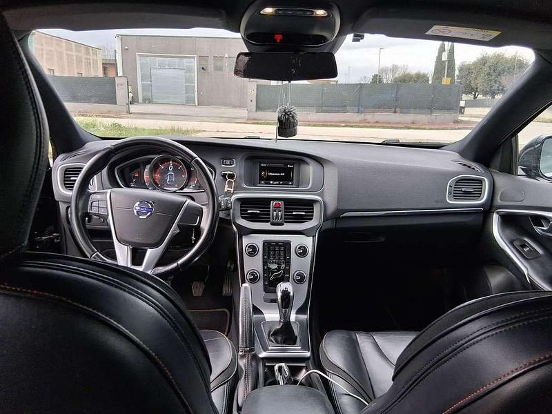 Usata Volvo V40 Ocean Race 120 CV (88 kW) 2015 Berlina