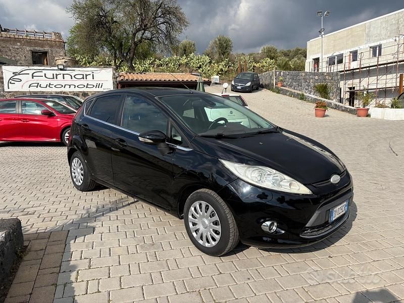 Usata Ford Fiesta 68 CV (50 kW) 2010 Nero Utilitaria