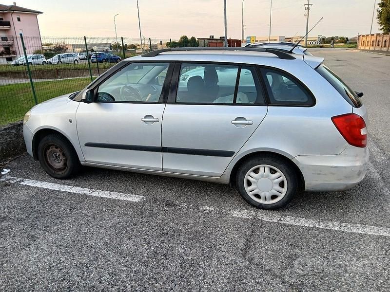 Grigio Usata 2008 Skoda Fabia Due volumi | 800 € (Super prezzo) - Immagine 1/4